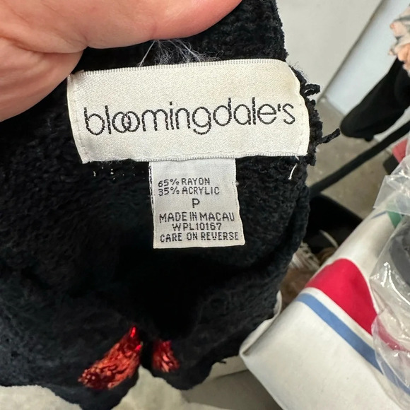 Bloomingdale’s Popcorn Heart Sweater - Picture 2 of 3